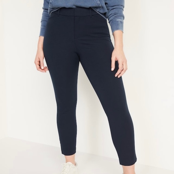 Old Navy Pants - Old Navy high rise Pixie ankle pants for women. Size 6. Color Navy